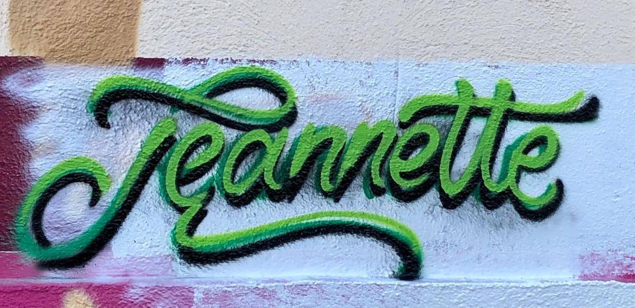 Les De Jeannette Bed & Breakfast Marseilles