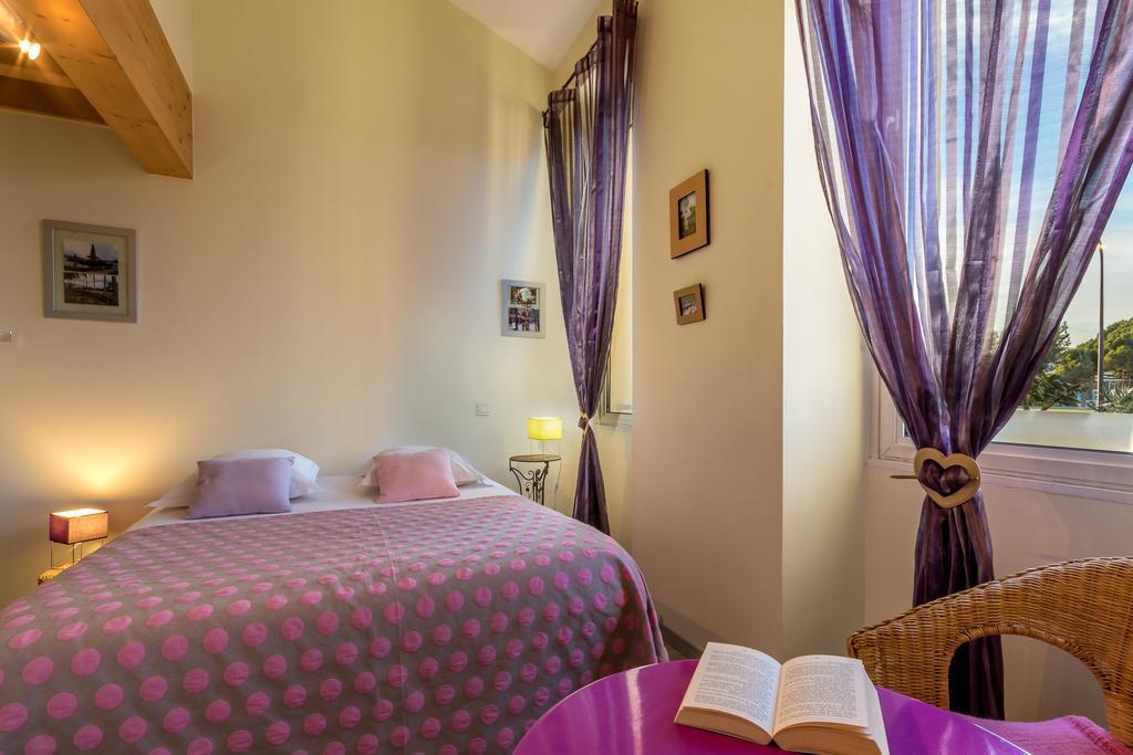 Les De Jeannette Bed & Breakfast Marseilles
